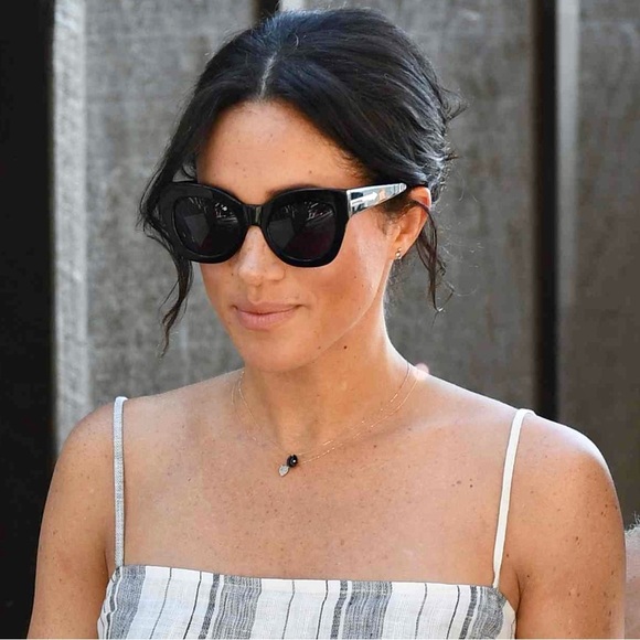 NEW Meghan Markle Inspired Yellow Gold-Filled Inverted Teardrop Pendant Necklace - Picture 4 of 11